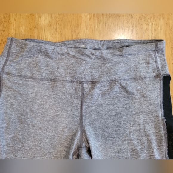 EUC Yogalicious gray and black mesh leggings - Picture 4 of 7